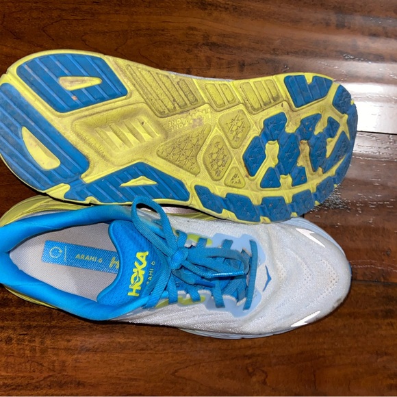 Hoka Arahi 6 shoes. Size 8D - Picture 3 of 3